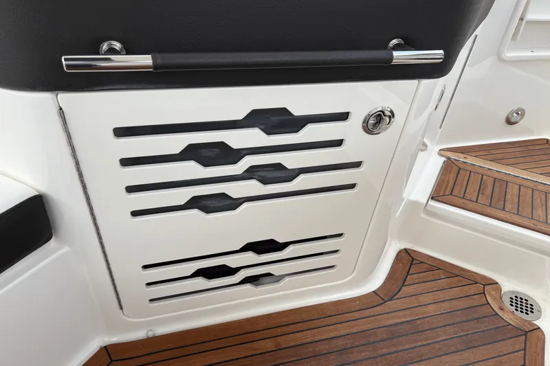 Slide: The Image of Sea Ray SLX 310 2022 - 91