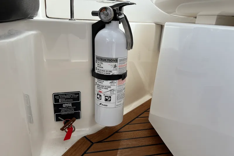 Slide: The Image of Sea Ray SLX 310 2022 - 94