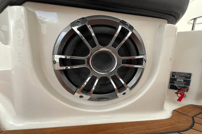 Slide: The Image of Sea Ray SLX 310 2022 - 95