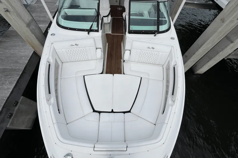 Slide: The Image of Sea Ray SLX 310 2022 - 97