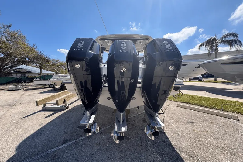 Slide: The Image of Boston Whaler 350 Realm 2025 - 10