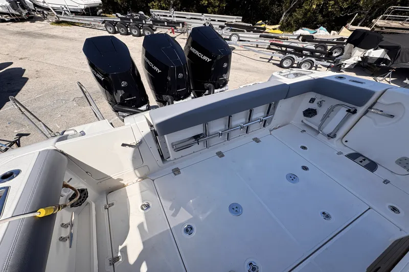 Slide: The Image of Boston Whaler 350 Realm 2025 - 11