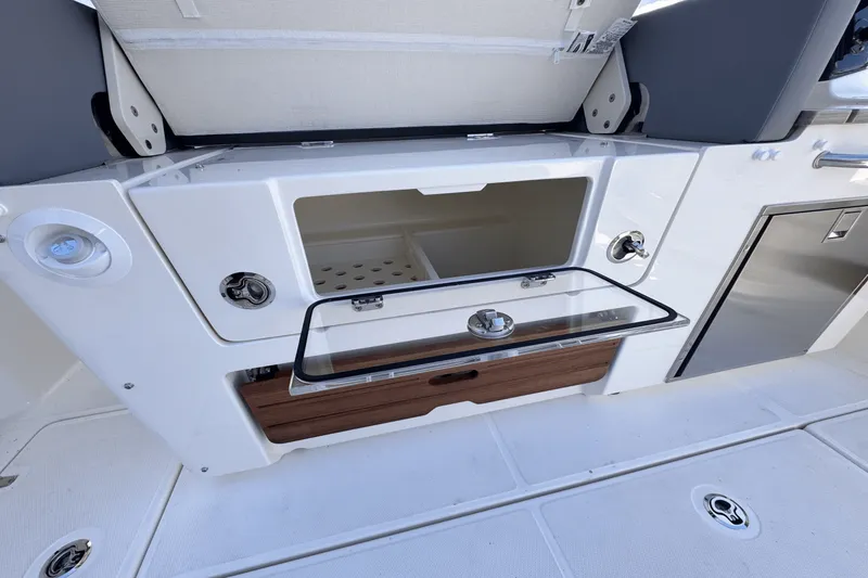 Slide: The Image of Boston Whaler 350 Realm 2025 - 14