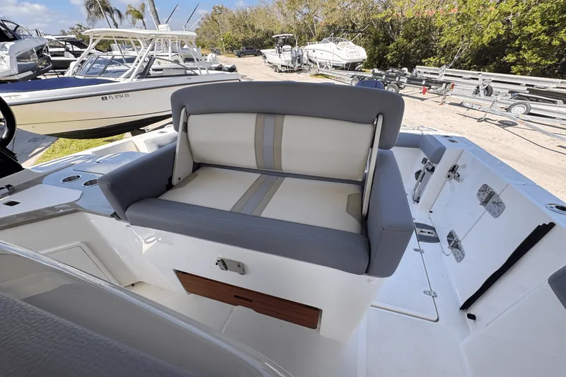 Slide: The Image of Boston Whaler 350 Realm 2025 - 18