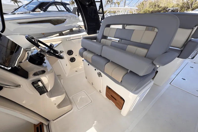 Slide: The Image of Boston Whaler 350 Realm 2025 - 21