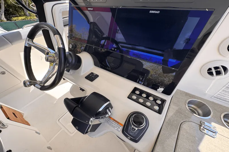 Slide: The Image of Boston Whaler 350 Realm 2025 - 22