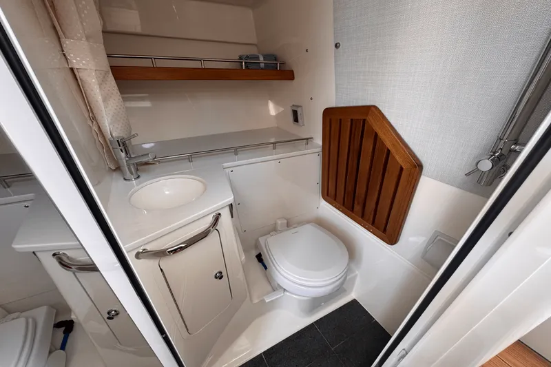 Slide: The Image of Boston Whaler 350 Realm 2025 - 34