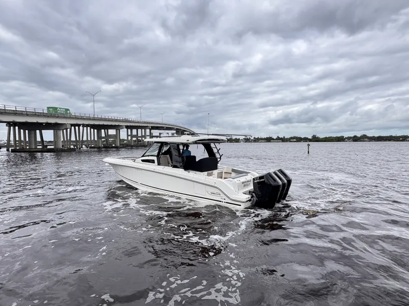 Slide: The Image of Boston Whaler 350 Realm 2025 - 4