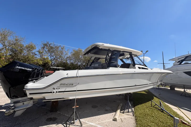 Slide: The Image of Boston Whaler 350 Realm 2025 - 8