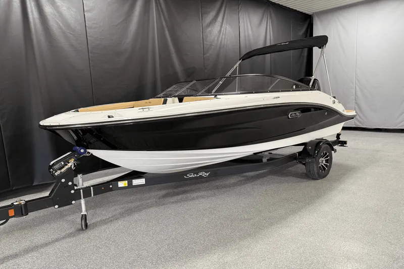 Slide: The Image of Sea Ray SPX 190 Outboard 2025 - 2