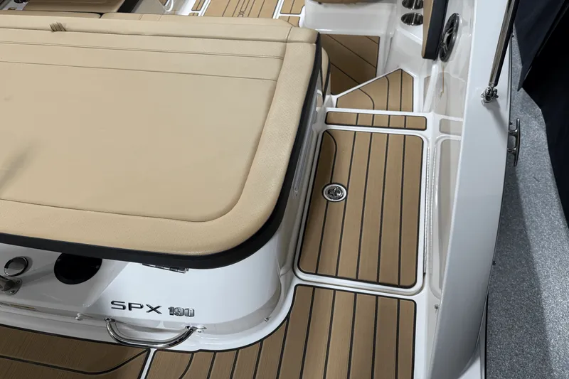 Slide: The Image of Sea Ray SPX 190 Outboard 2025 - 22