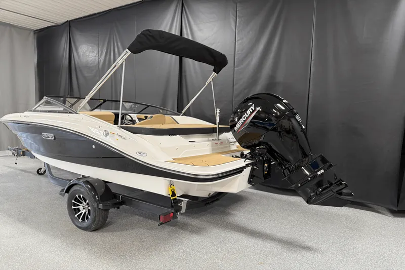Slide: The Image of Sea Ray SPX 190 Outboard 2025 - 3
