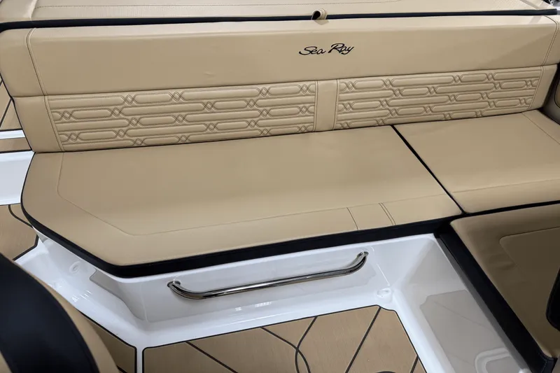Slide: The Image of Sea Ray SPX 190 Outboard 2025 - 30