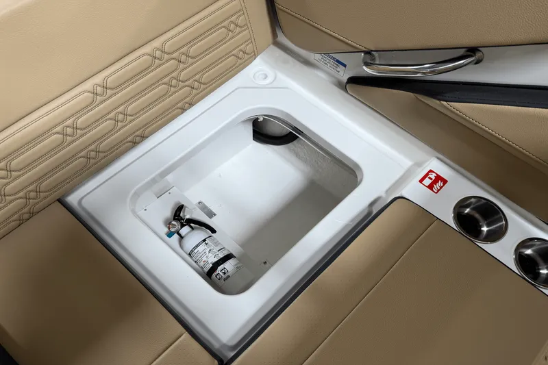 Slide: The Image of Sea Ray SPX 190 Outboard 2025 - 33