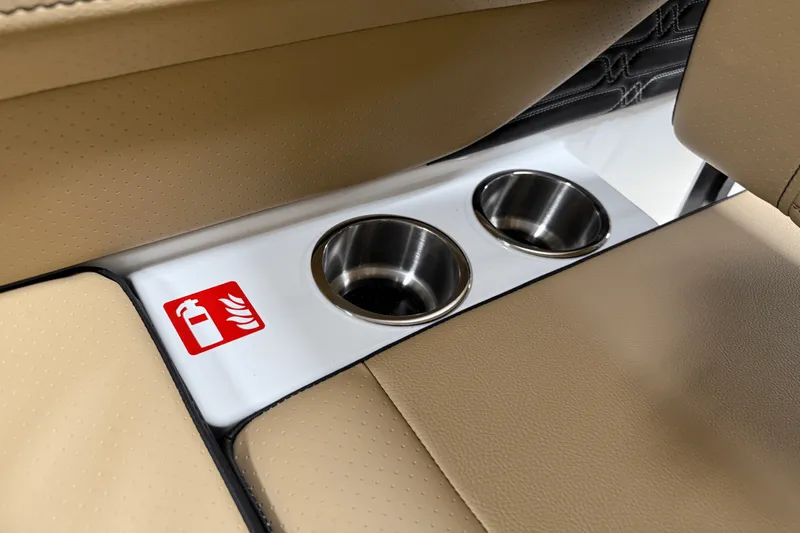 Slide: The Image of Sea Ray SPX 190 Outboard 2025 - 34
