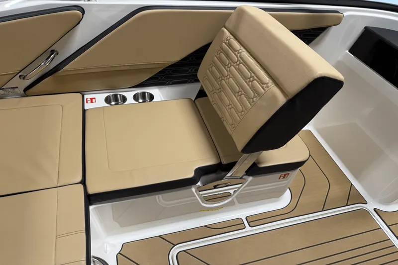 Slide: The Image of Sea Ray SPX 190 Outboard 2025 - 36