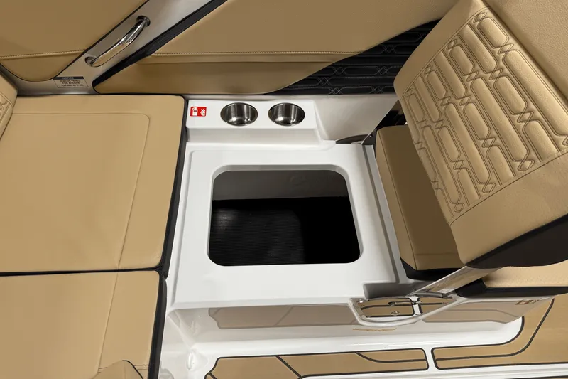 Slide: The Image of Sea Ray SPX 190 Outboard 2025 - 37