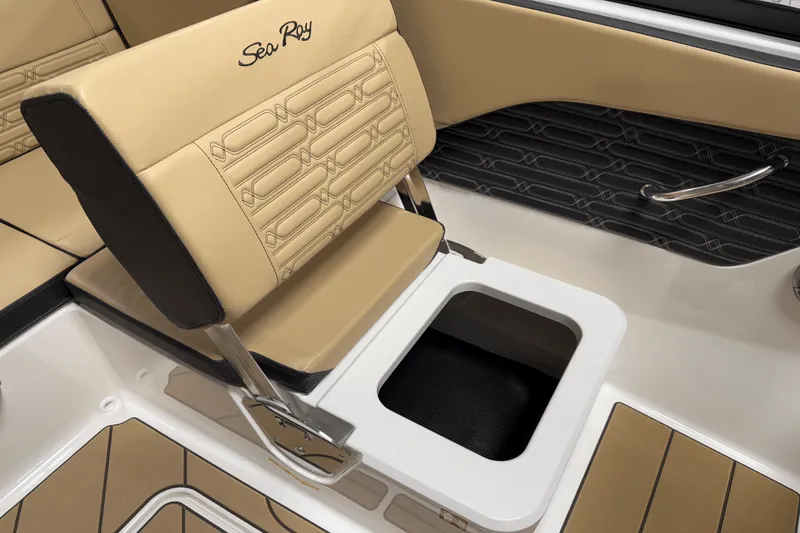 Slide: The Image of Sea Ray SPX 190 Outboard 2025 - 38