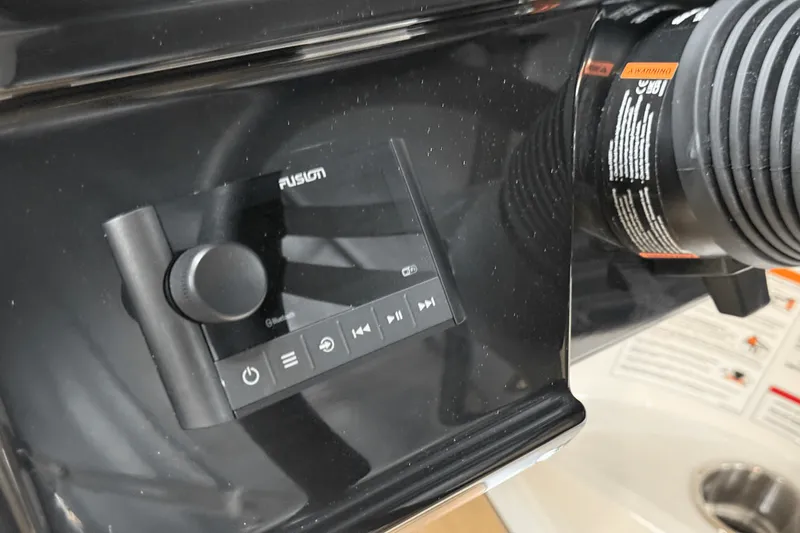 Slide: The Image of Sea Ray SPX 190 Outboard 2025 - 53