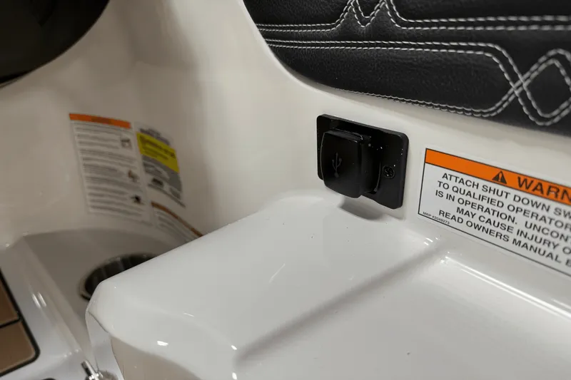 Slide: The Image of Sea Ray SPX 190 Outboard 2025 - 58