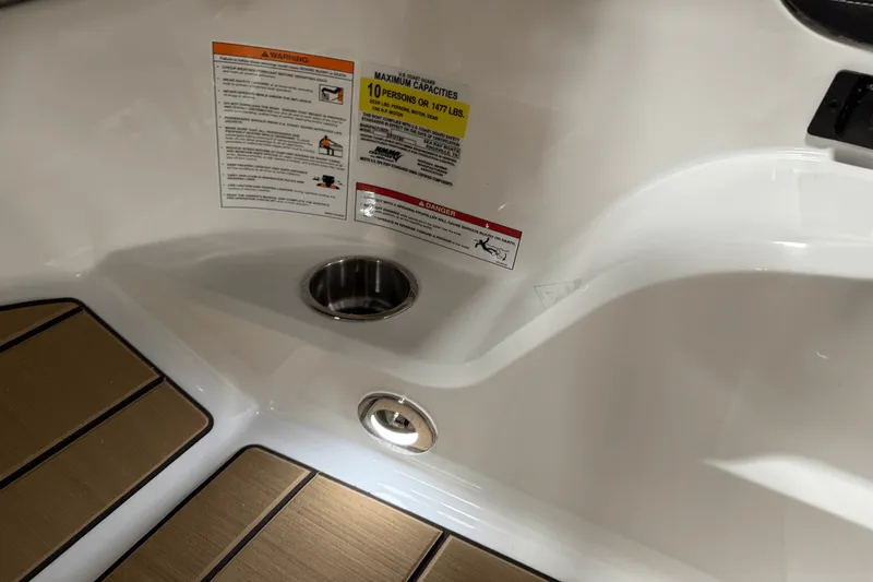Slide: The Image of Sea Ray SPX 190 Outboard 2025 - 59