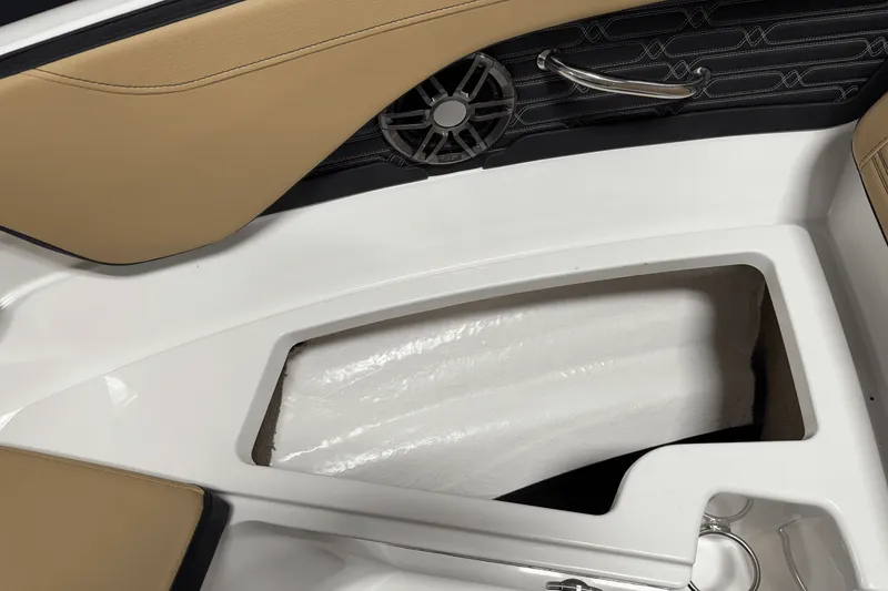 Slide: The Image of Sea Ray SPX 190 Outboard 2025 - 69