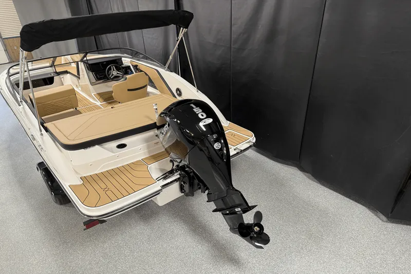 Slide: The Image of Sea Ray SPX 190 Outboard 2025 - 7