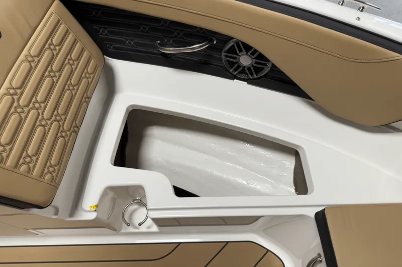 Slide: The Image of Sea Ray SPX 190 Outboard 2025 - 72