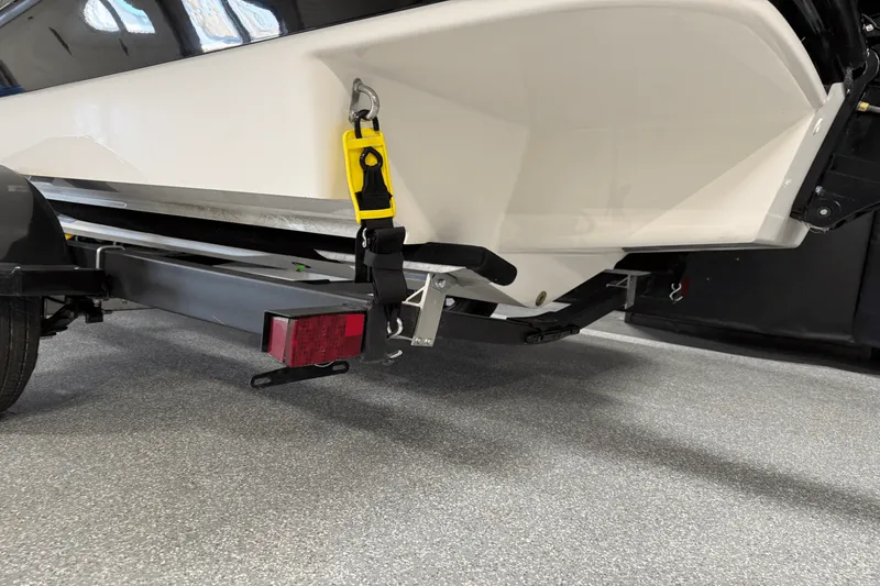 Slide: The Image of Sea Ray SPX 190 Outboard 2025 - 76