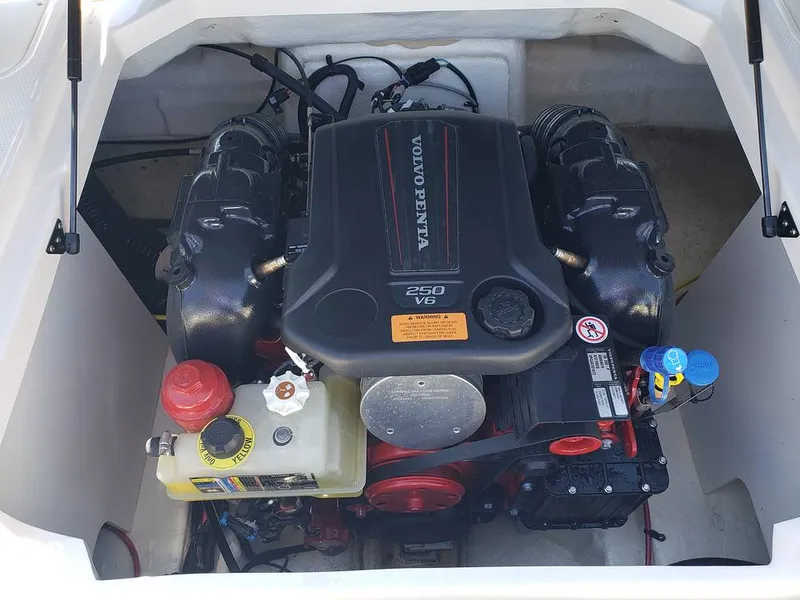 Slide: The Image of Chaparral 23 SSi 2023 - 13986718