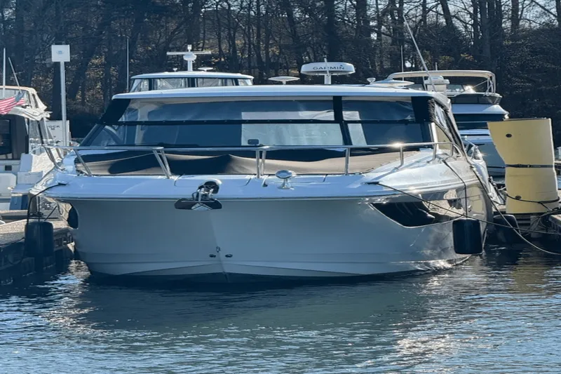 Slide: The Image of Sea Ray 320 2020 - 2