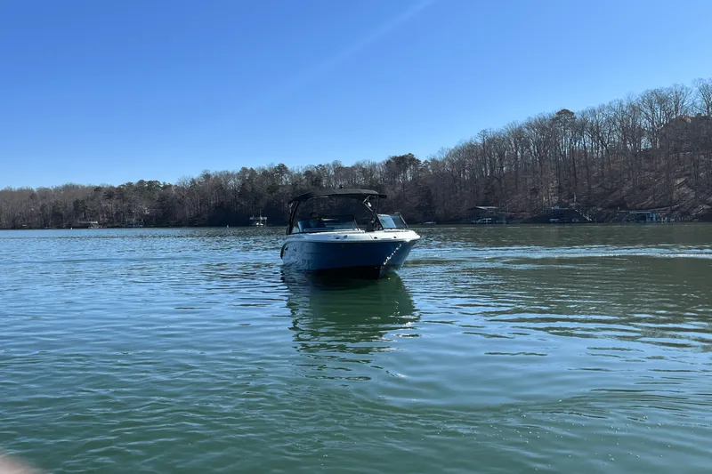 Slide: The Image of Sea Ray 250 SDX 2025 - 4