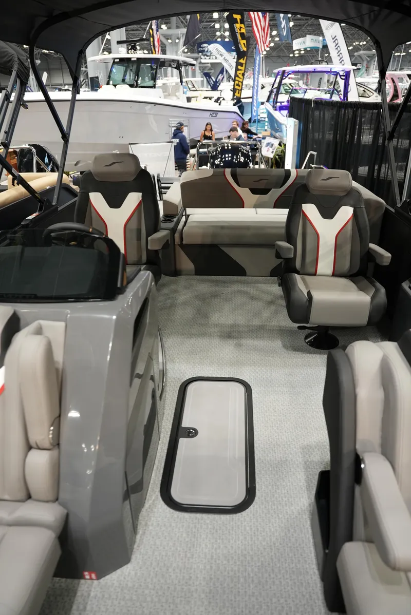 Slide: The Image of Evotti 700 Series 23CS 2026 - 9