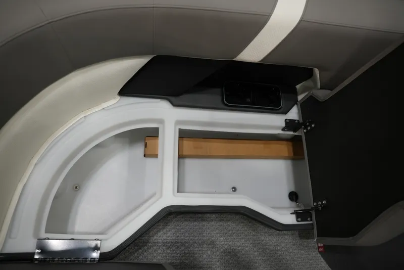 Slide: The Image of Evotti 700 Series 23CS 2026 - 5