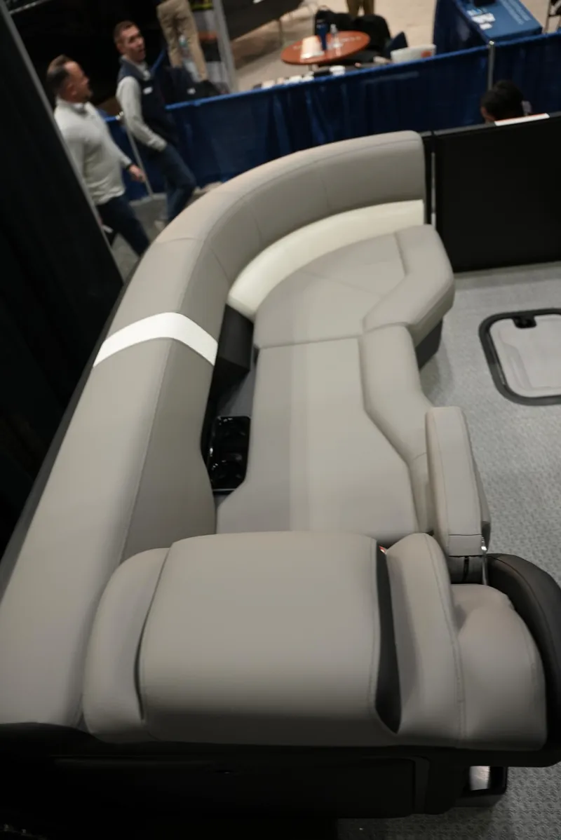 Slide: The Image of Evotti 700 Series 23CS 2026 - 4