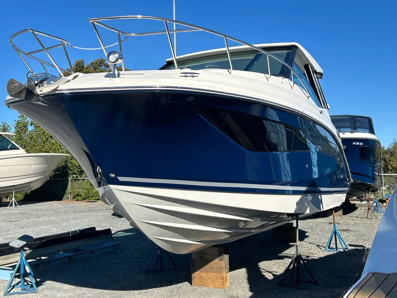 Slide: The Image of Sea Ray 320 SUNDANCER 2024 - 10