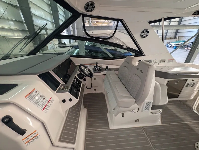 Slide: The Image of Sea Ray 320 SUNDANCER 2024 - 11