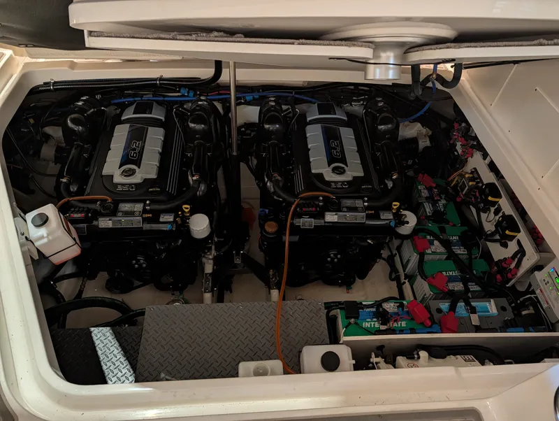 Slide: The Image of Sea Ray 320 SUNDANCER 2024 - 37