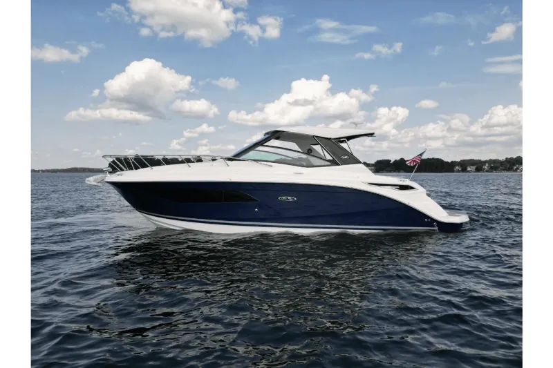 Slide: The Image of Sea Ray 320 SUNDANCER 2024 - 7