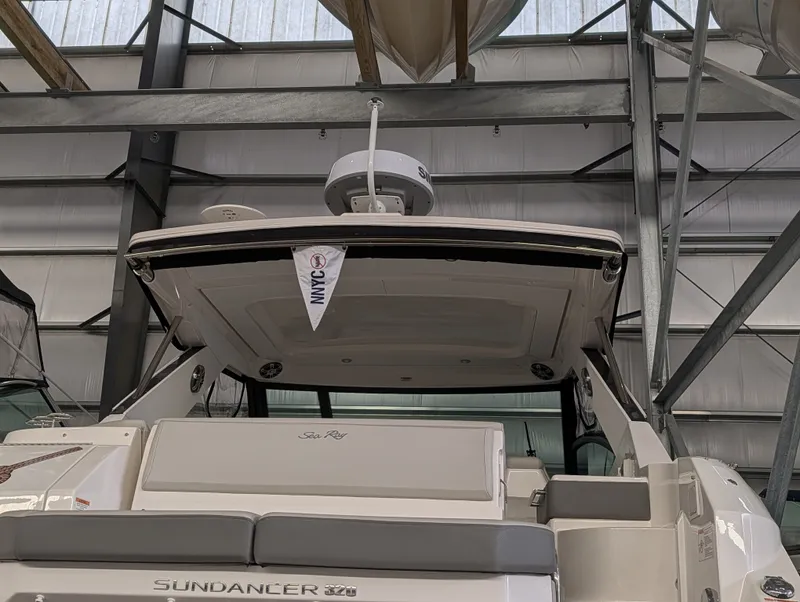 Slide: The Image of Sea Ray Sundancer 320 2024 - 23