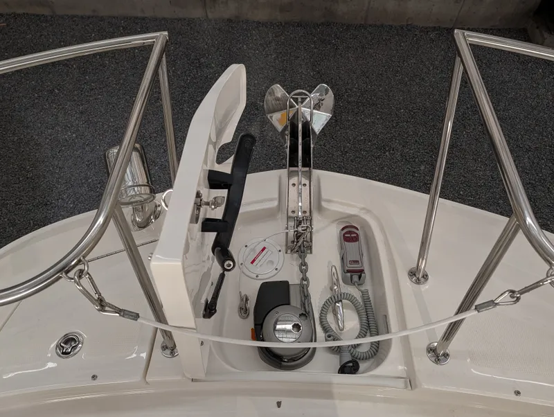 Slide: The Image of Sea Ray Sundancer 320 2024 - 29