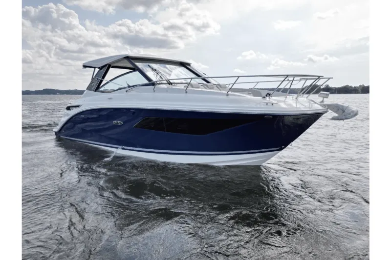 Slide: The Image of Sea Ray Sundancer 320 2024 - 3