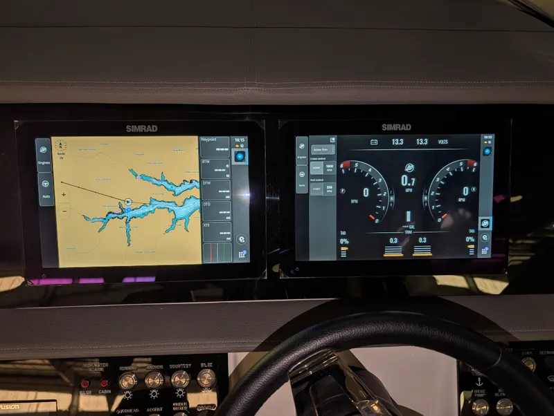 Slide: The Image of Sea Ray Sundancer 320 2024 - 39