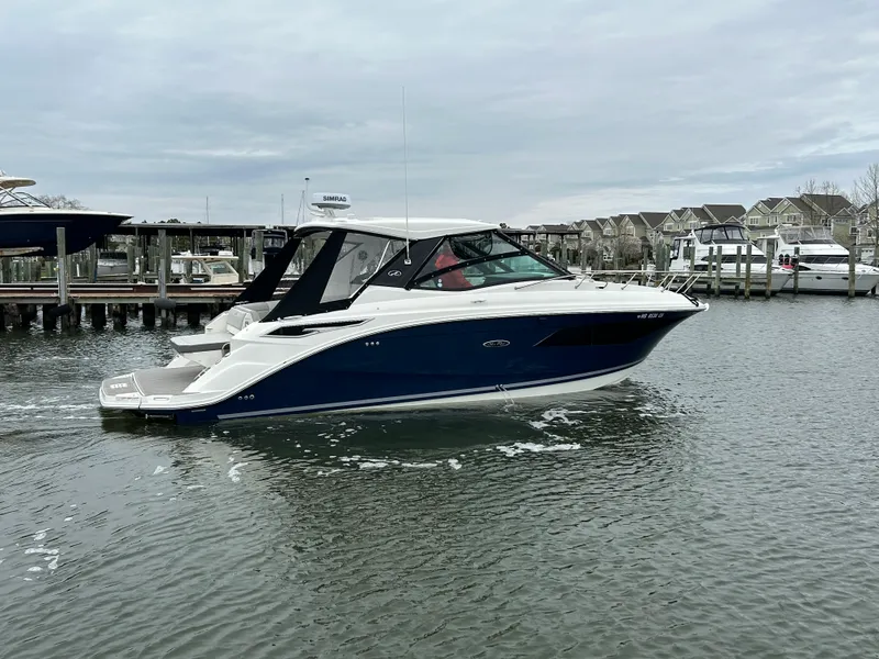 Slide: The Image of Sea Ray Sundancer 320 2024 - 6