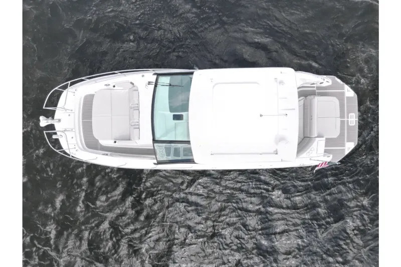 Slide: The Image of Sea Ray Sundancer 320 2024 - 8