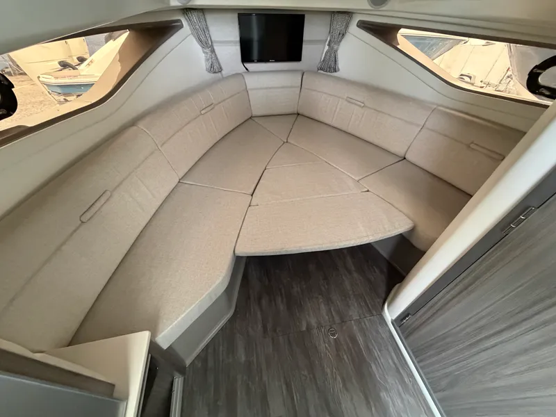 Slide: The Image of Sea Ray Sundancer 320 2024 - 43