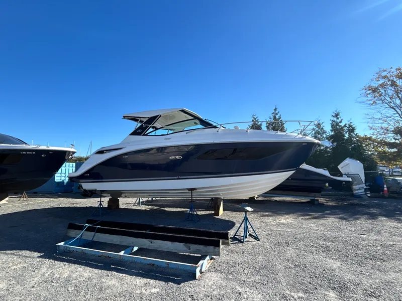 Slide: The Image of Sea Ray Sundancer 320 2024 - 9