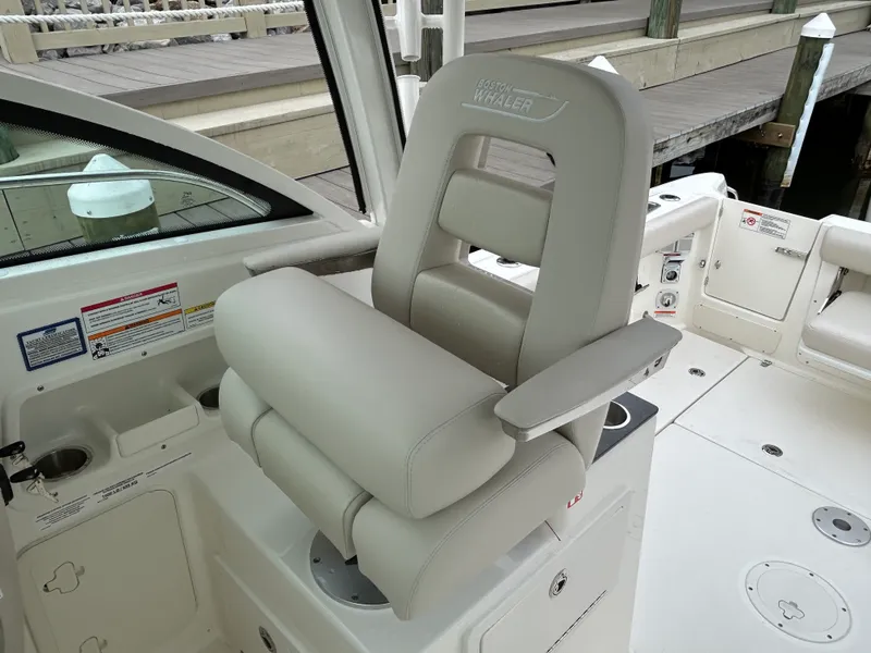 Slide: The Image of Boston Whaler 285 Conquest 2026 - 15