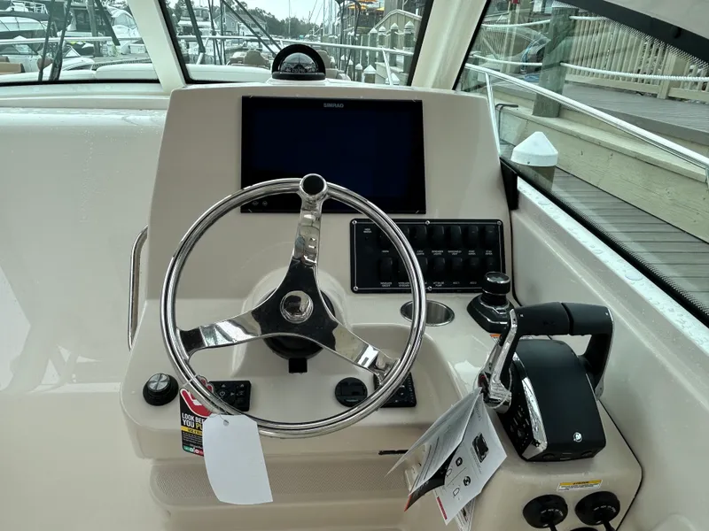 Slide: The Image of Boston Whaler 285 Conquest 2026 - 18