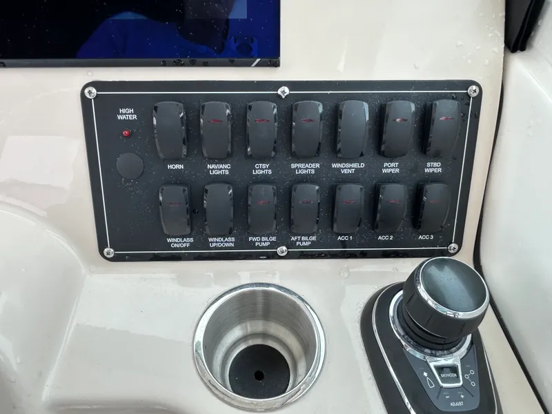 Slide: The Image of Boston Whaler 285 Conquest 2026 - 19